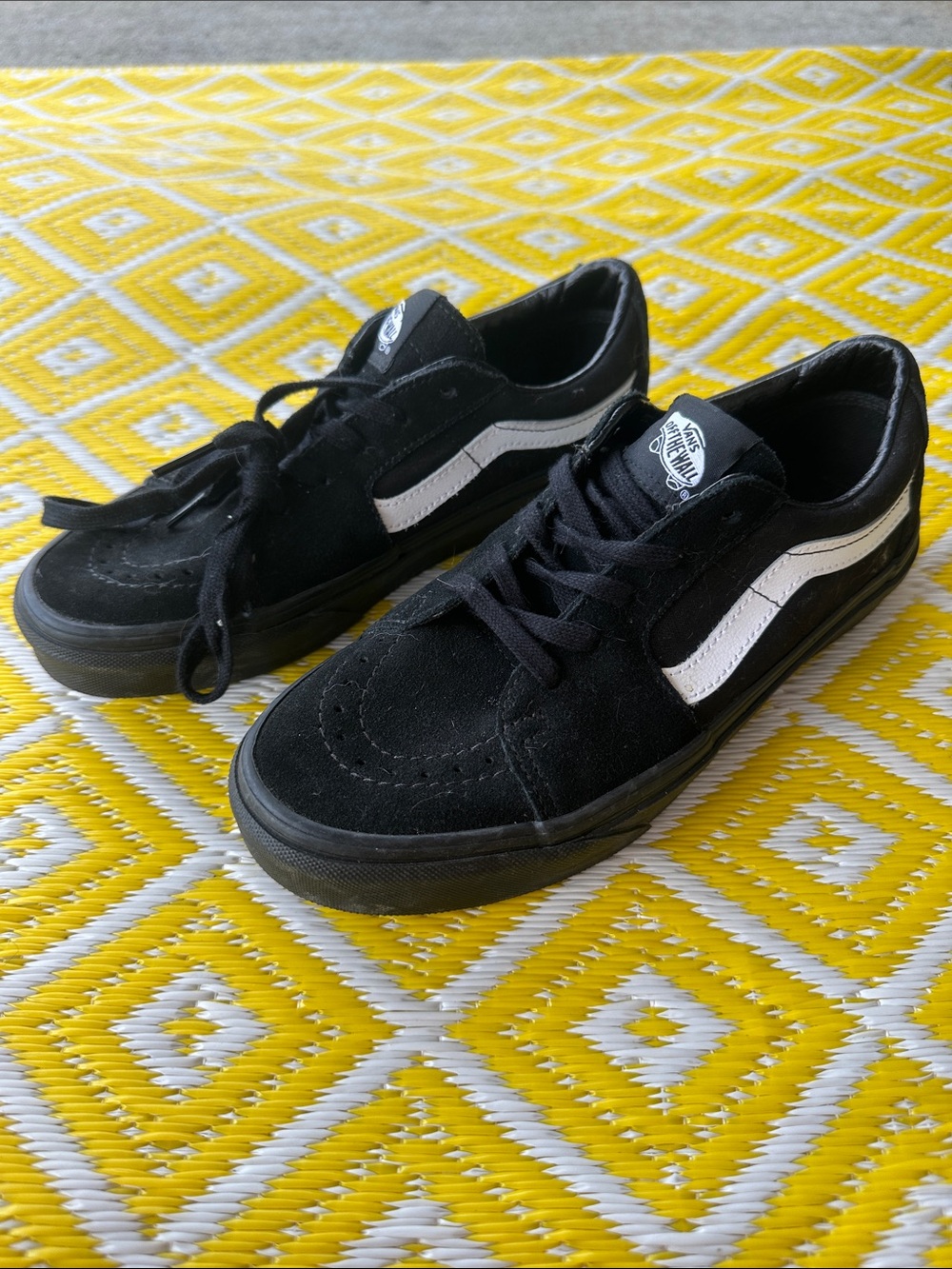 Vans black and white sneakers men’s size 6/ women’s size 7.5